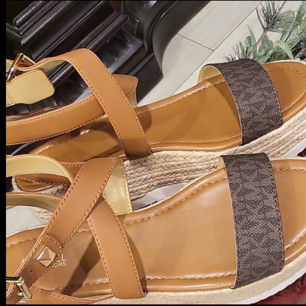 Michael Kors Tan and Brown Platform Sandals - Picture 4 of 6